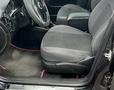 Черный Фольксваген Бора, объемом двигателя 1.6 л и пробегом 306 тыс. км за 3500 $, фото 3 на Automoto.ua