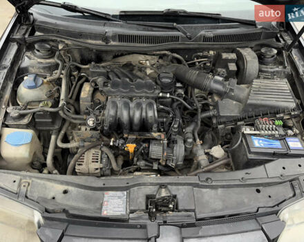 Черный Фольксваген Бора, объемом двигателя 1.6 л и пробегом 318 тыс. км за 3500 $, фото 25 на Automoto.ua