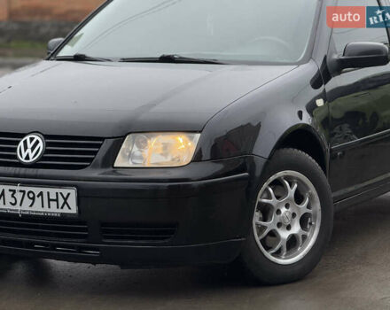 Черный Фольксваген Бора, объемом двигателя 1.6 л и пробегом 318 тыс. км за 3500 $, фото 2 на Automoto.ua