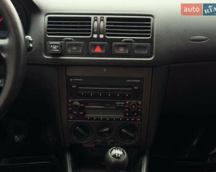 Черный Фольксваген Бора, объемом двигателя 1.6 л и пробегом 318 тыс. км за 3500 $, фото 17 на Automoto.ua