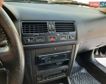 Чорний Фольксваген Бора, об'ємом двигуна 1.6 л та пробігом 266 тис. км за 4200 $, фото 2 на Automoto.ua