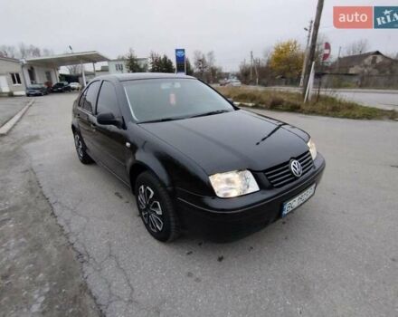 Черный Фольксваген Бора, объемом двигателя 1.6 л и пробегом 375 тыс. км за 3500 $, фото 1 на Automoto.ua