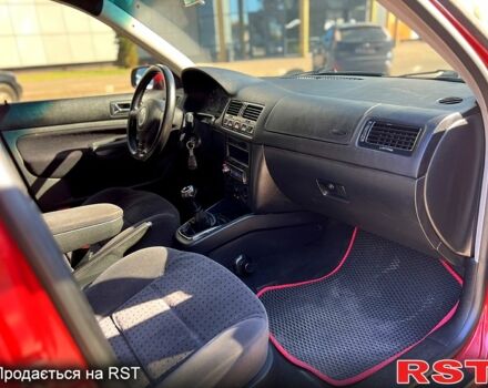 Красный Фольксваген Бора, объемом двигателя 1.6 л и пробегом 308 тыс. км за 3799 $, фото 3 на Automoto.ua