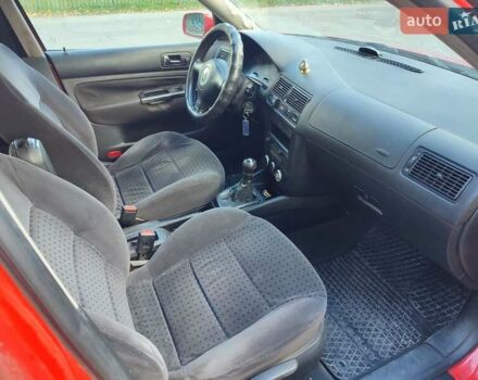 Красный Фольксваген Бора, объемом двигателя 1.6 л и пробегом 312 тыс. км за 2750 $, фото 1 на Automoto.ua