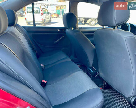 Фольксваген Бора 2002 в Киеве на Automoto.ua Красный Фольксваген Бора, объемом двигателя 1.6 л и пробегом 219 тыс. км за 3699 $, фото 4 на Automoto.ua