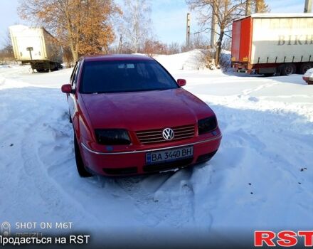 Красный Фольксваген Бора, объемом двигателя 1.6 л и пробегом 360 тыс. км за 4500 $, фото 1 на Automoto.ua