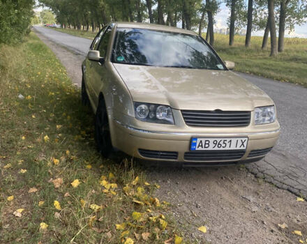Желтый Фольксваген Бора, объемом двигателя 1.6 л и пробегом 200 тыс. км за 4500 $, фото 1 на Automoto.ua