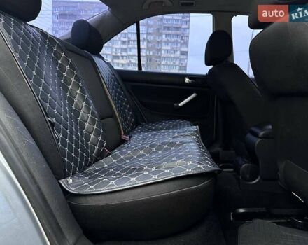 Сірий Фольксваген Бора, об'ємом двигуна 1.6 л та пробігом 295 тис. км за 3590 $, фото 10 на Automoto.ua