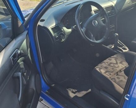 Синий Фольксваген Бора, объемом двигателя 1.4 л и пробегом 250 тыс. км за 3750 $, фото 2 на Automoto.ua