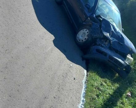 Синий Фольксваген Бора, объемом двигателя 1.6 л и пробегом 290 тыс. км за 2000 $, фото 3 на Automoto.ua