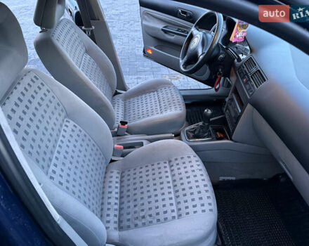 Синій Фольксваген Бора, об'ємом двигуна 1.6 л та пробігом 171 тис. км за 3999 $, фото 38 на Automoto.ua