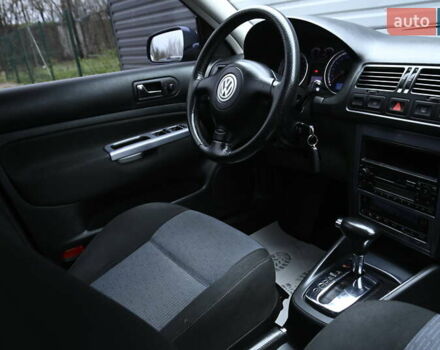 Синій Фольксваген Бора, об'ємом двигуна 1.6 л та пробігом 232 тис. км за 5600 $, фото 23 на Automoto.ua