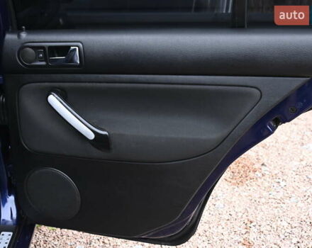 Синій Фольксваген Бора, об'ємом двигуна 1.6 л та пробігом 232 тис. км за 5600 $, фото 21 на Automoto.ua