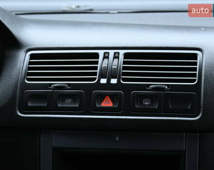 Синій Фольксваген Бора, об'ємом двигуна 1.6 л та пробігом 232 тис. км за 5600 $, фото 25 на Automoto.ua