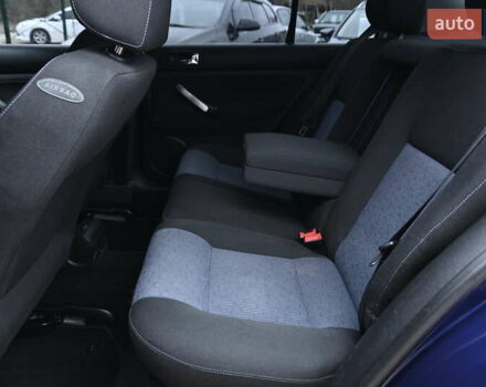 Синій Фольксваген Бора, об'ємом двигуна 1.6 л та пробігом 232 тис. км за 5600 $, фото 19 на Automoto.ua