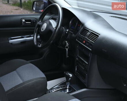 Синій Фольксваген Бора, об'ємом двигуна 1.6 л та пробігом 232 тис. км за 5600 $, фото 28 на Automoto.ua