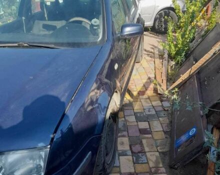 Синий Фольксваген Бора, объемом двигателя 1.9 л и пробегом 406 тыс. км за 2100 $, фото 2 на Automoto.ua