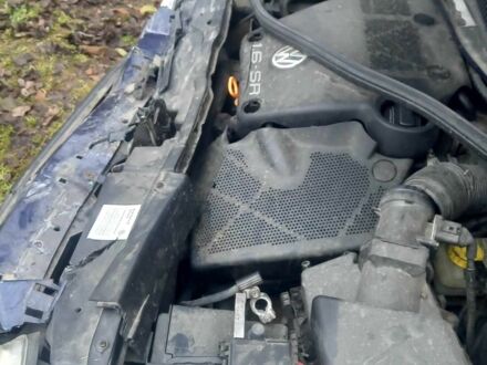 Синій Фольксваген Бора, об'ємом двигуна 1.6 л та пробігом 290 тис. км за 2000 $, фото 1 на Automoto.ua