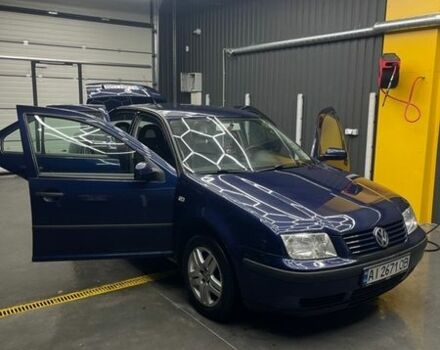 Синий Фольксваген Бора, объемом двигателя 1.6 л и пробегом 300 тыс. км за 4200 $, фото 1 на Automoto.ua