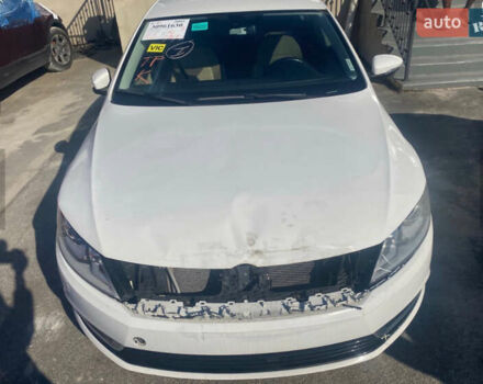 Білий Фольксваген CC / Passat CC, об'ємом двигуна 1.98 л та пробігом 240 тис. км за 10000 $, фото 19 на Automoto.ua