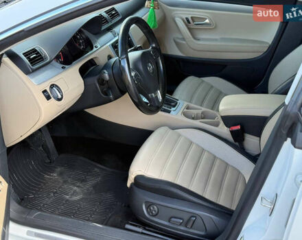 Білий Фольксваген CC / Passat CC, об'ємом двигуна 2 л та пробігом 250 тис. км за 11000 $, фото 6 на Automoto.ua