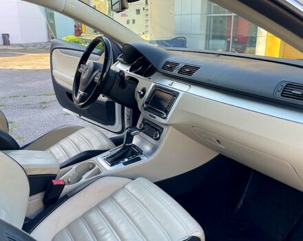 Белый Фольксваген CC, объемом двигателя 2 л и пробегом 270 тыс. км за 8400 $, фото 6 на Automoto.ua