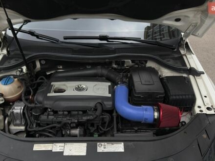 Белый Фольксваген CC / Passat CC, объемом двигателя 1.98 л и пробегом 208 тыс. км за 9800 $, фото 1 на Automoto.ua