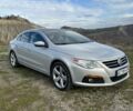 Фольксваген CC / Passat CC 2010 у Косове на Automoto.ua Сірий Фольксваген CC / Passat CC, об'ємом двигуна 1.98 л та пробігом 184 тис. км за 8500 $, фото 1 на Automoto.ua