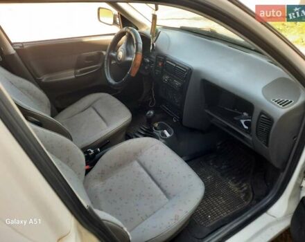 Белый Фольксваген Кадди, объемом двигателя 1.4 л и пробегом 300 тыс. км за 1100 $, фото 1 на Automoto.ua