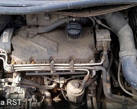 Белый Фольксваген Кадди, объемом двигателя 2 л и пробегом 300 тыс. км за 2400 $, фото 3 на Automoto.ua