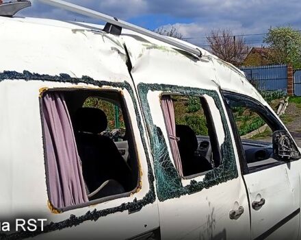 Белый Фольксваген Кадди, объемом двигателя 2 л и пробегом 300 тыс. км за 2400 $, фото 1 на Automoto.ua