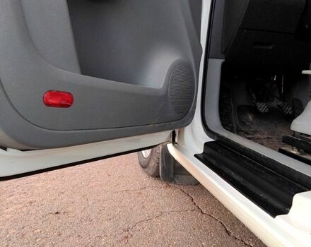 Белый Фольксваген Кадди, объемом двигателя 1.9 л и пробегом 230 тыс. км за 7000 $, фото 3 на Automoto.ua