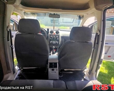 Белый Фольксваген Кадди, объемом двигателя 1.9 л и пробегом 188 тыс. км за 5600 $, фото 3 на Automoto.ua