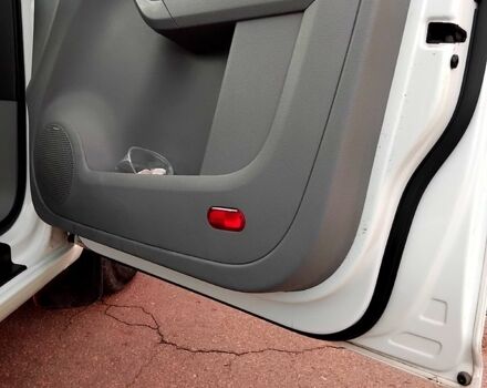 Белый Фольксваген Кадди, объемом двигателя 1.9 л и пробегом 230 тыс. км за 7000 $, фото 4 на Automoto.ua