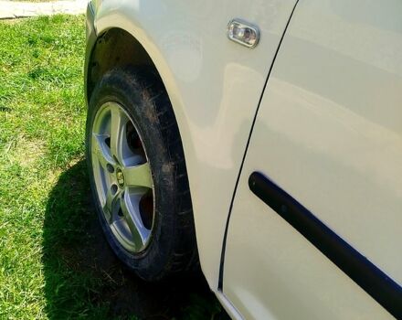 Белый Фольксваген Кадди, объемом двигателя 1.9 л и пробегом 188 тыс. км за 5600 $, фото 4 на Automoto.ua