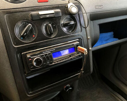 Белый Фольксваген Кадди, объемом двигателя 2 л и пробегом 358 тыс. км за 4900 $, фото 1 на Automoto.ua