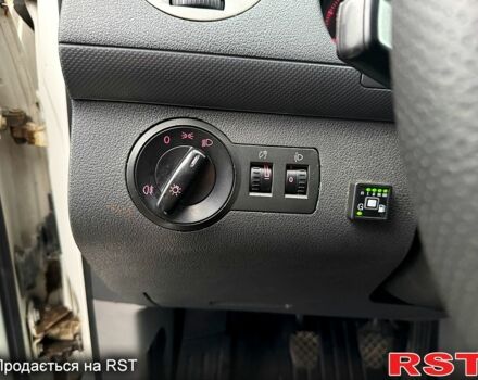 Білий Фольксваген Кадді, об'ємом двигуна 1.6 л та пробігом 292 тис. км за 6300 $, фото 13 на Automoto.ua