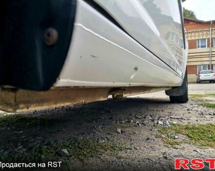 Белый Фольксваген Кадди, объемом двигателя 1.6 л и пробегом 330 тыс. км за 6000 $, фото 1 на Automoto.ua