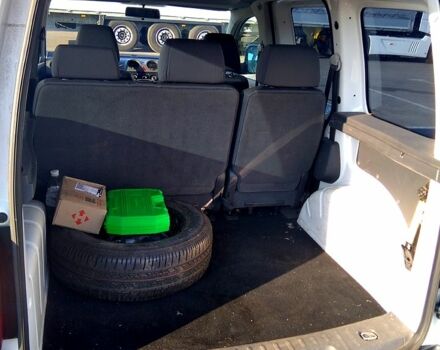 Белый Фольксваген Кадди, объемом двигателя 1.2 л и пробегом 280 тыс. км за 7000 $, фото 2 на Automoto.ua