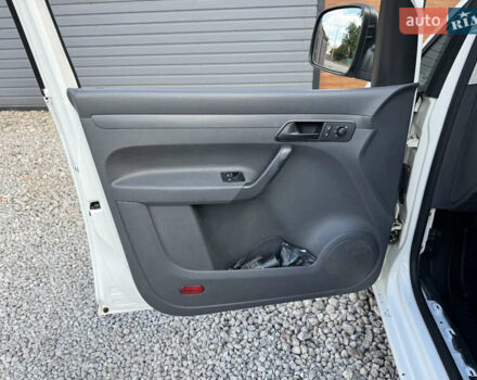 Білий Фольксваген Кадді, об'ємом двигуна 1.6 л та пробігом 290 тис. км за 5500 $, фото 11 на Automoto.ua