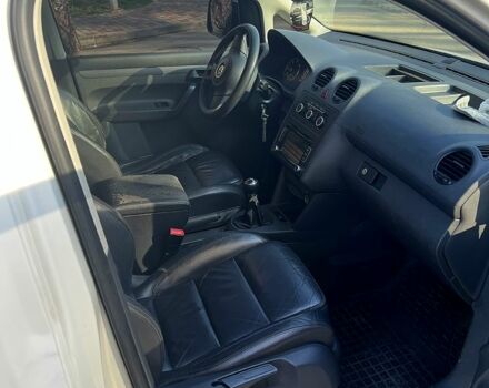 Белый Фольксваген Кадди, объемом двигателя 2 л и пробегом 301 тыс. км за 9299 $, фото 8 на Automoto.ua