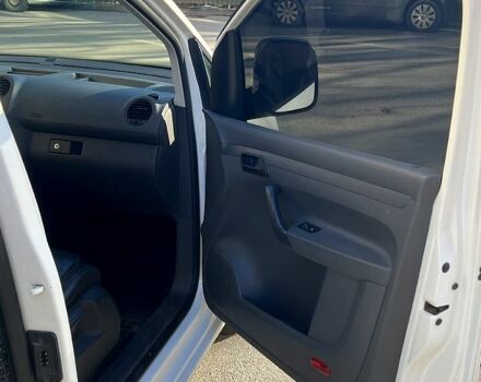 Белый Фольксваген Кадди, объемом двигателя 2 л и пробегом 301 тыс. км за 9299 $, фото 6 на Automoto.ua