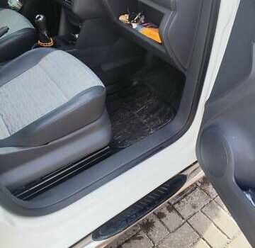 Білий Фольксваген Кадді, об'ємом двигуна 1.6 л та пробігом 318 тис. км за 8300 $, фото 18 на Automoto.ua