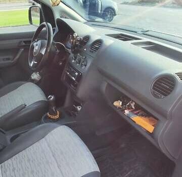 Білий Фольксваген Кадді, об'ємом двигуна 1.6 л та пробігом 318 тис. км за 8300 $, фото 16 на Automoto.ua