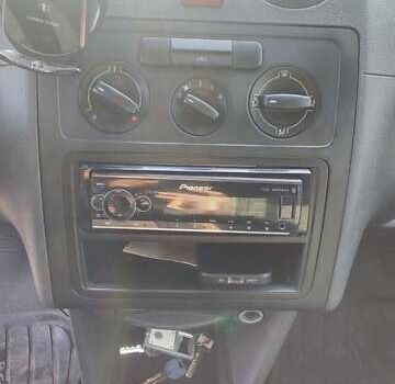 Білий Фольксваген Кадді, об'ємом двигуна 1.6 л та пробігом 318 тис. км за 8300 $, фото 19 на Automoto.ua