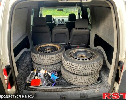 Білий Фольксваген Кадді, об'ємом двигуна 1.6 л та пробігом 245 тис. км за 7800 $, фото 5 на Automoto.ua