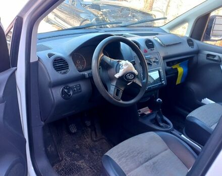 Белый Фольксваген Кадди, объемом двигателя 1.6 л и пробегом 220 тыс. км за 3750 $, фото 5 на Automoto.ua