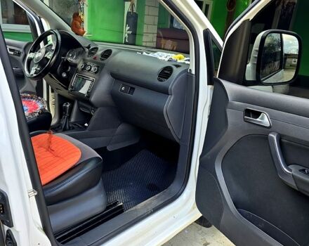 Белый Фольксваген Кадди, объемом двигателя 1.6 л и пробегом 220 тыс. км за 10000 $, фото 2 на Automoto.ua