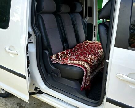 Белый Фольксваген Кадди, объемом двигателя 1.6 л и пробегом 220 тыс. км за 10000 $, фото 3 на Automoto.ua