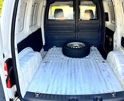 Білий Фольксваген Кадді, об'ємом двигуна 1.6 л та пробігом 287 тис. км за 7200 $, фото 5 на Automoto.ua